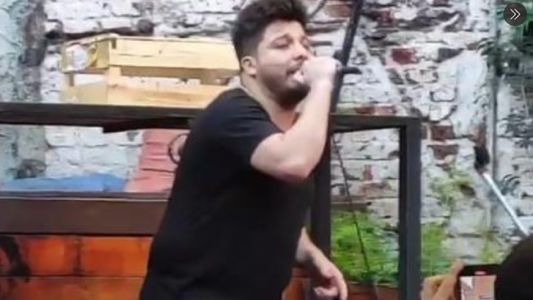 Escandaloso show de Damián Córdoba en un bar: sin barbijos y hasta hubo trencito