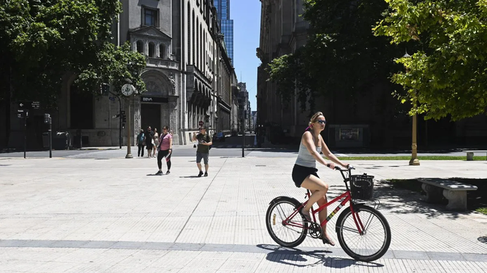 Vuelve el calor a Buenos Aires: qué día de la semana la temperatura rozará los 30 grados