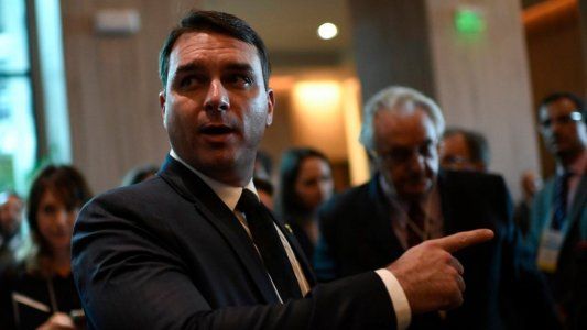 El hijo mayor de Bolsonaro confirmó que tiene coronavirus y reveló que se está tratando con la polémica hidroxicloroquina