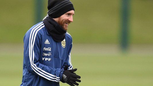 Messi se volvió a entrenar y podría jugar contra España