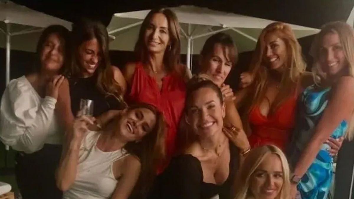 Antonela Roccuzzo en Barcelona con amigas.&nbsp;