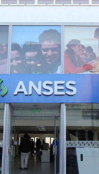 Jubilaciones, Pensiones, AUH: quiénes cobran este lunes 10