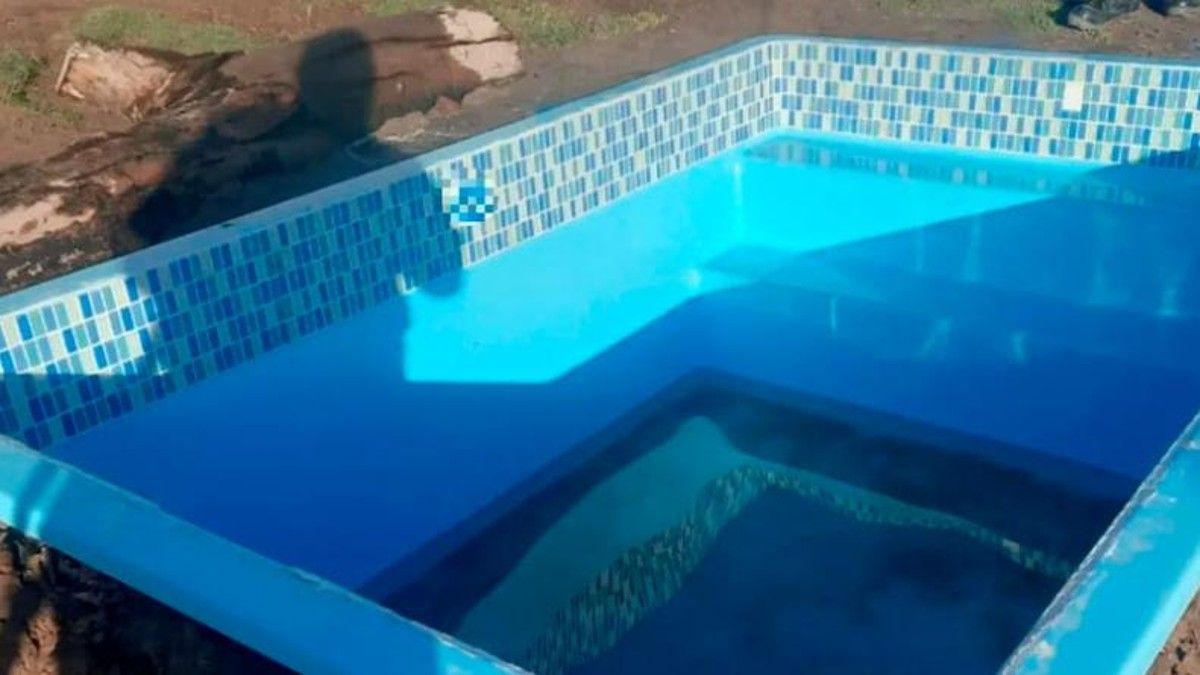 La pileta robada que un vecino quiso instalar en su patio. Foto: Uno de Santa Fe.&nbsp;