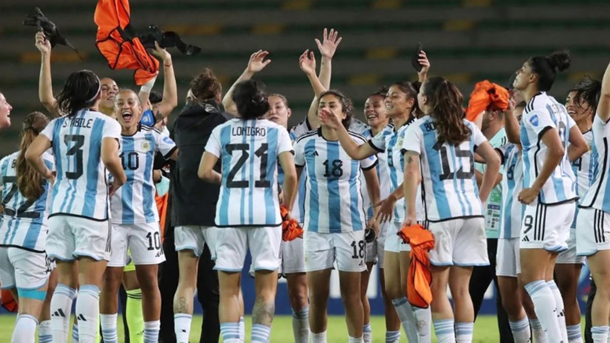 A que hora juega la selección femenina