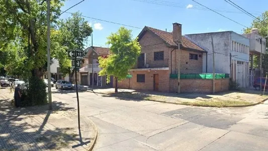 La Plata: tres ladrones maniataron a una pareja de jubilados y les robaron más de mil dólares