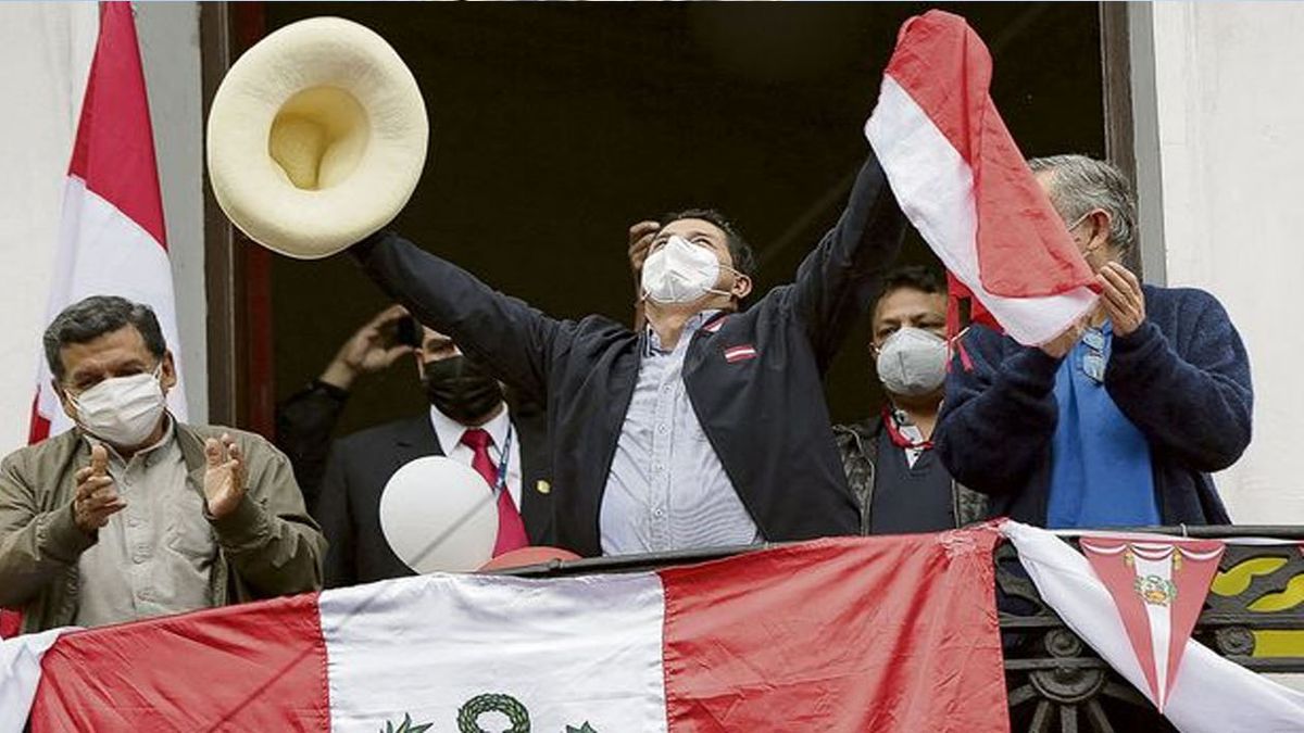 Pedro Castillo se considera ya virtual presidente electo de Perú