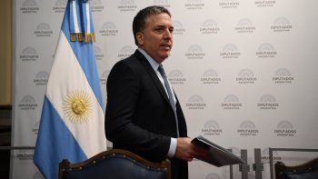 Dujovne viajará a Nueva York la semana próxima para mostrar números del plan a inversores y banqueros