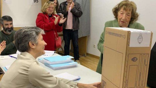 La historia de Amalia: con 93 años fue a votar en Madrid