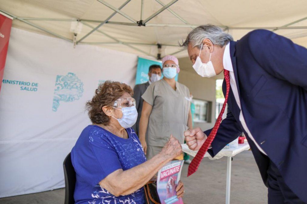 Alberto Fernández monitorea el plan de vacunación en la Provincia de Buenos Aires