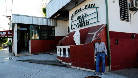 Fue gritarle a su exesposa y la familia lo mató a cuchilladas