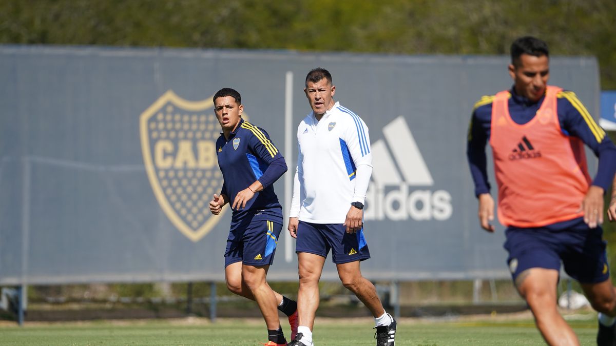 Jorge Almirón en su primera practica como DT de Boca. (Foto: Prensa Boca)&nbsp;
