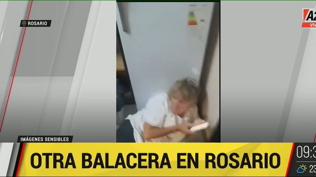 Buscando resguardo. Así terminaron los profesionales y pacientes del centro de salud en Rosario. Foto: captura de Tv.&nbsp;