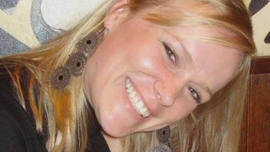 Mató a su compañera de trabajo por una inusitada razón: usó cinco armas distintas y trató de cubrir el crimen