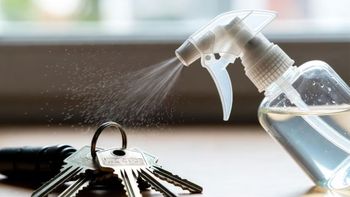 Truco viral: por qué recomiendan limpiar las llaves con vinagre y cómo hacerlo correctamente