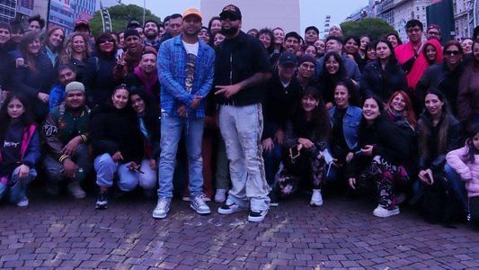 Jalil López, visitó el Obelisco y deslumbró con un acústico frente al teatro Colón