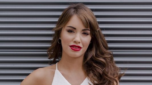Lali Espósito se quemó la planta del pie y dio explicaciones a sus fans