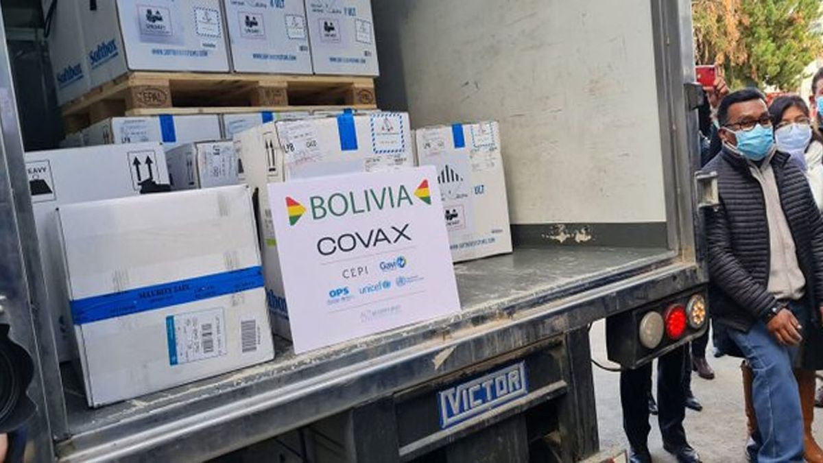 Una nueva partida de vacunas de Covax llega el 26 de mayo a Bolivia. Covax, como se conoce al Fondo de Acceso Global para Vacunas Covid-19, es la única esperanza actual de acceder a la inmunización para muchos habitantes de América Latina. (Foto: OPS)