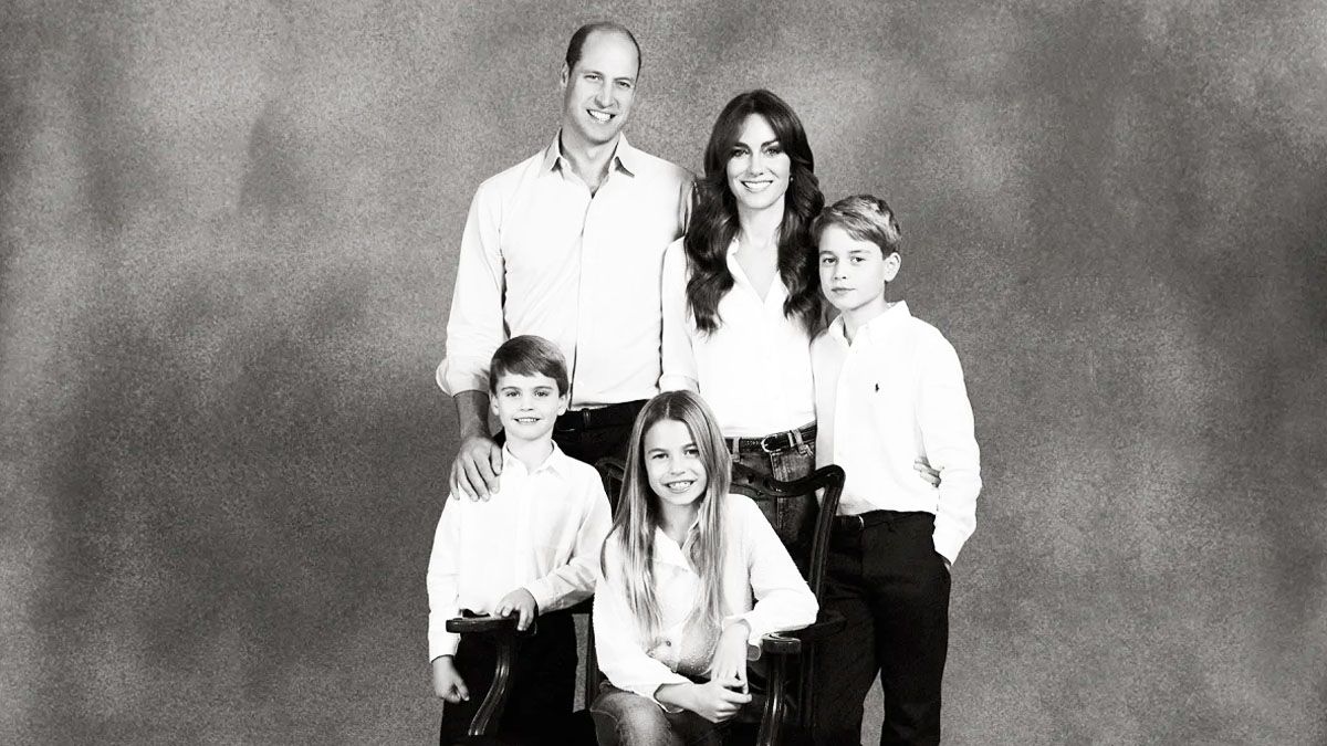La &uacute;ltima foto oficial de los pr&iacute;ncipes de Gales y sus hijos, antes de la operaci&oacute;n a Kate Middleton (Foto: Kensington Palace).