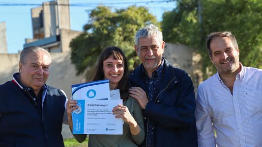 Jorge Ferraresi entregó Créditos Casa Propia y Lotes con Servicio en Salto