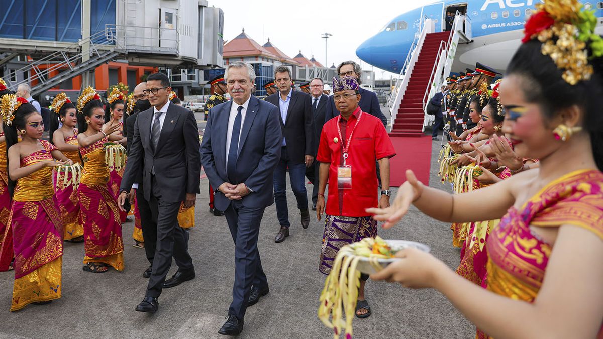 Alberto Fernández arribó a Indonesia para participar de la cumbre del G20 (Foto: Télam).