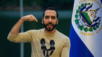 Respaldado por su popularidad, Nayib Bukele encontró un artilugio legal y va por la reelección