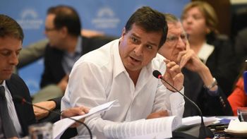 Video | Un diputado del FdT vio un partido de básquet en plena sesión por el Presupuesto