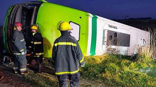 Vuelco fatal de un micro en la ruta 51: cinco muertos y varios heridos