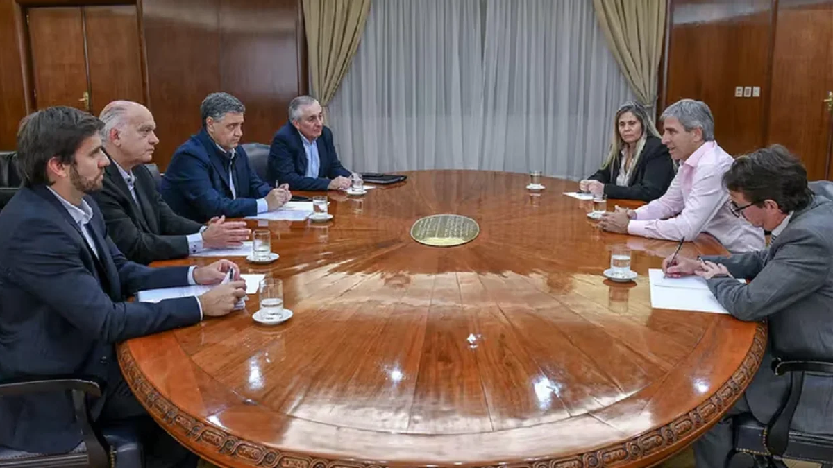 Luis Caputo se reunió con Jorge Macri. (Foto: NA)