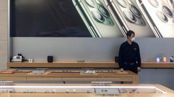Cómo el coronavirus impacta en las finanzas de Apple y Disney