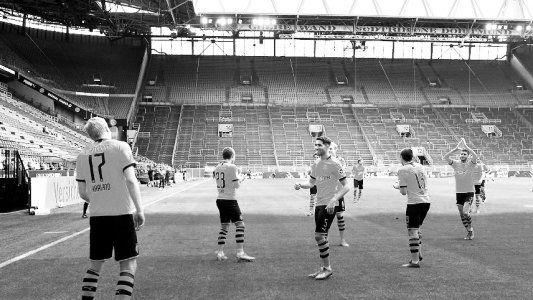 Bundesliga: Haaland hizo el primer gol en el retorno y el festejo recorrió el mundo