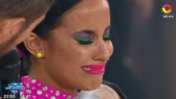 Lourdes Sánchez sufrió una caída en pleno baile y rompió en llanto