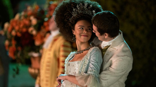 La Reina Charlotte, la serie de Netflix que arrasa y desplazó a Fito Páez