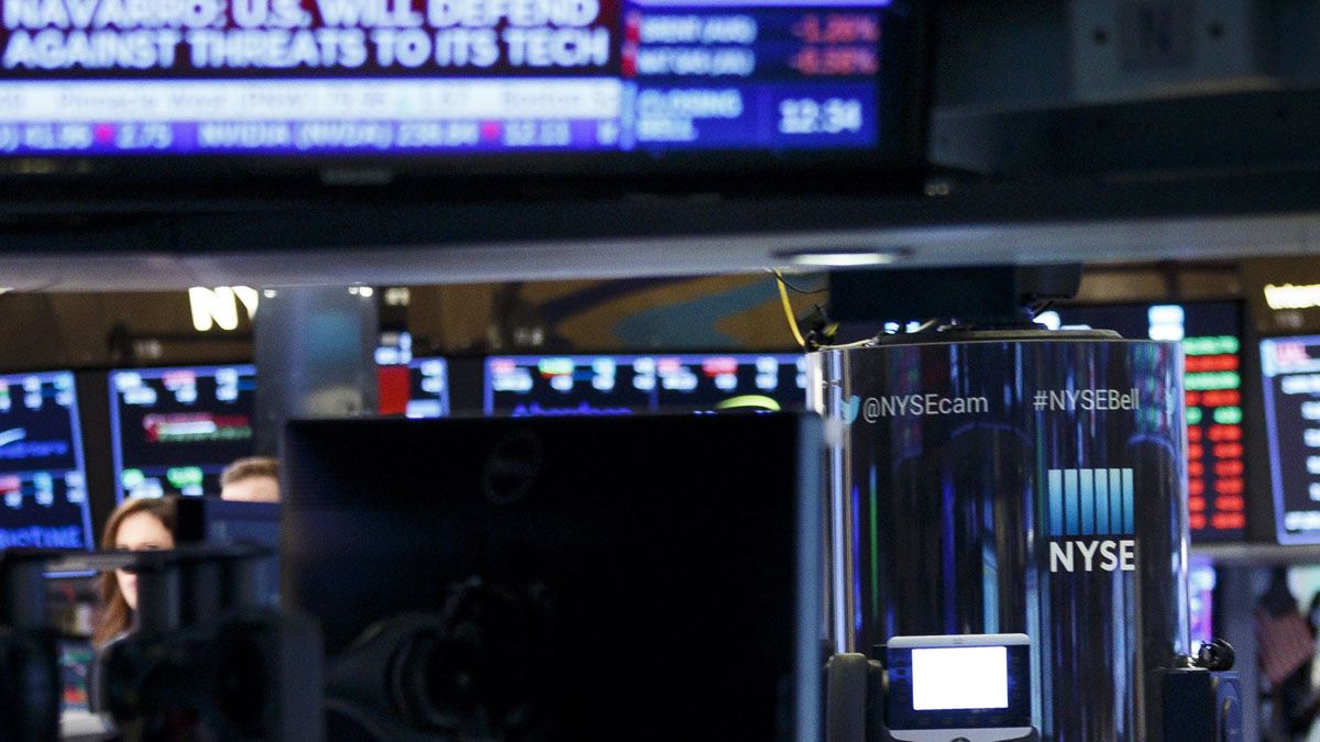 Las acciones argentinas en baja en la apertura del Wall Street tras el recambio de ministro de economía (Foto: AP)