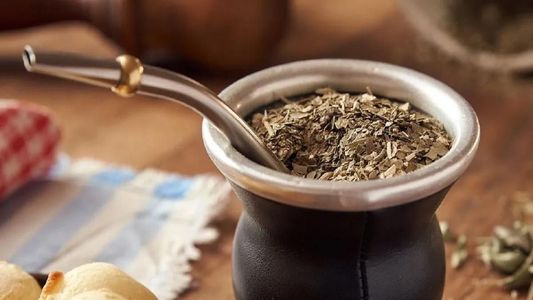 Cuál es el endulzante natural para el mate que aporta beneficios significativos para la salud