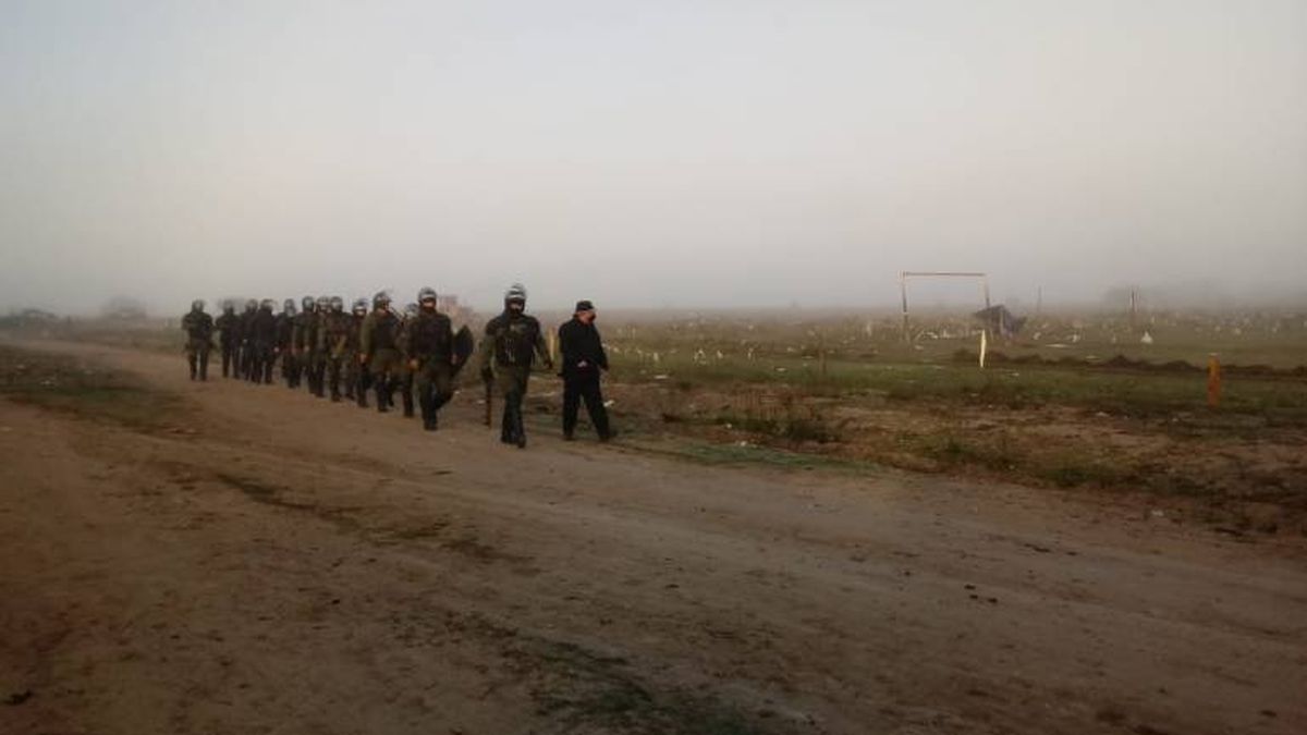 13 efectivos de la Policía resultaron heridos en los enfrentamientos por las usurpaciones en Reconquista. (Foto: Esperanza Día x Día)