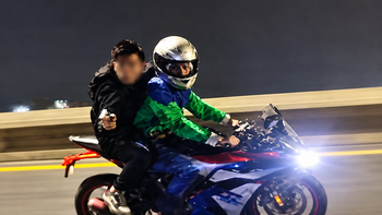 Dos motochorros persiguieron y apuntaron con un arma a un motociclista en plena autopista
