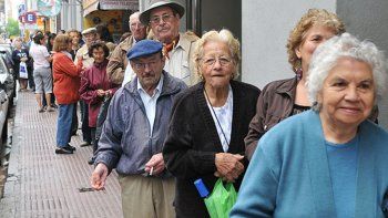Por disposición del Central, todos los bancos deberán pagar jubilaciones y asignaciones sociales