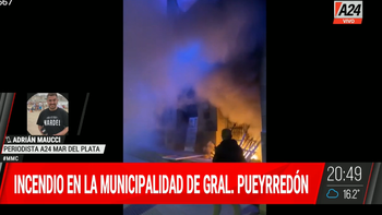 A raíz de la muerte en el Obelisco, manifestantes atacaron la Municipalidad de General Pueyrredón