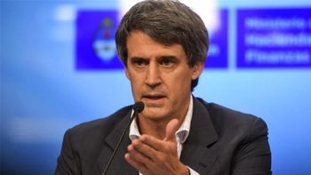 Alfonso Prat-Gay apuntó contra Batakis: El derecho a limpiarnos el traste colisiona con el derecho a trabajar