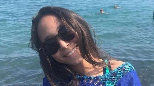 Una adolescente murió cuando le explotó el celular mientras dormía