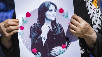 El escandaloso informe forense iraní sobre la muerte de la joven Mahsa Amini