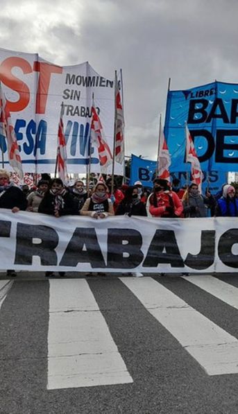 Revelan que se multiplicaron por 11 los argentinos que cobran planes sociales