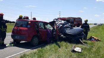 Rutas trágicas: tres muertos en un choque frontal entre dos autos cerca de Villa Gesell