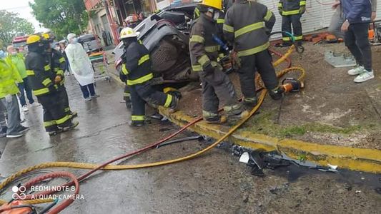Accidente en Gerli: tres personas resultaron heridas tras un choque entre un camión de basura y un auto