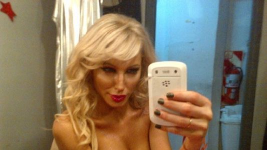 Vicky Xipolitakis protagonista de un destape hot en el teatro