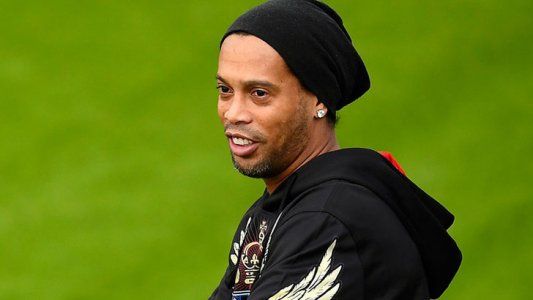 La Justicia brasileña le prohibió a Ronaldinho salir del país por una deuda millonaria