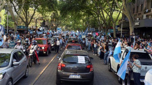 Alberto insiste en que no hará cambios en su Gabinete mientras los duros dan muestras de autonomía