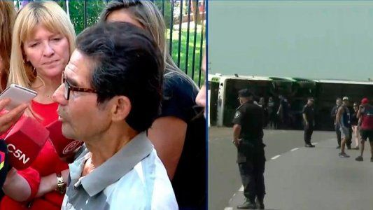 Los familiares de los chicos accidentados están en la escuela para saber el minuto a minuto