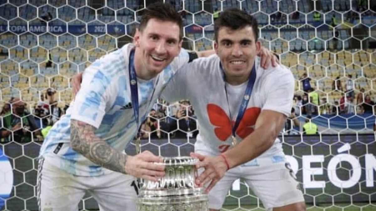 Marcos Acuña y Lionel Messi con la Copa América.&nbsp;