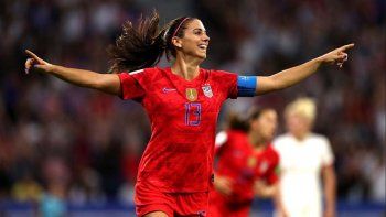 Mundial femenino: Estados Unidos le ganó 2-1 a Inglaterra, es finalista y buscará defender el título